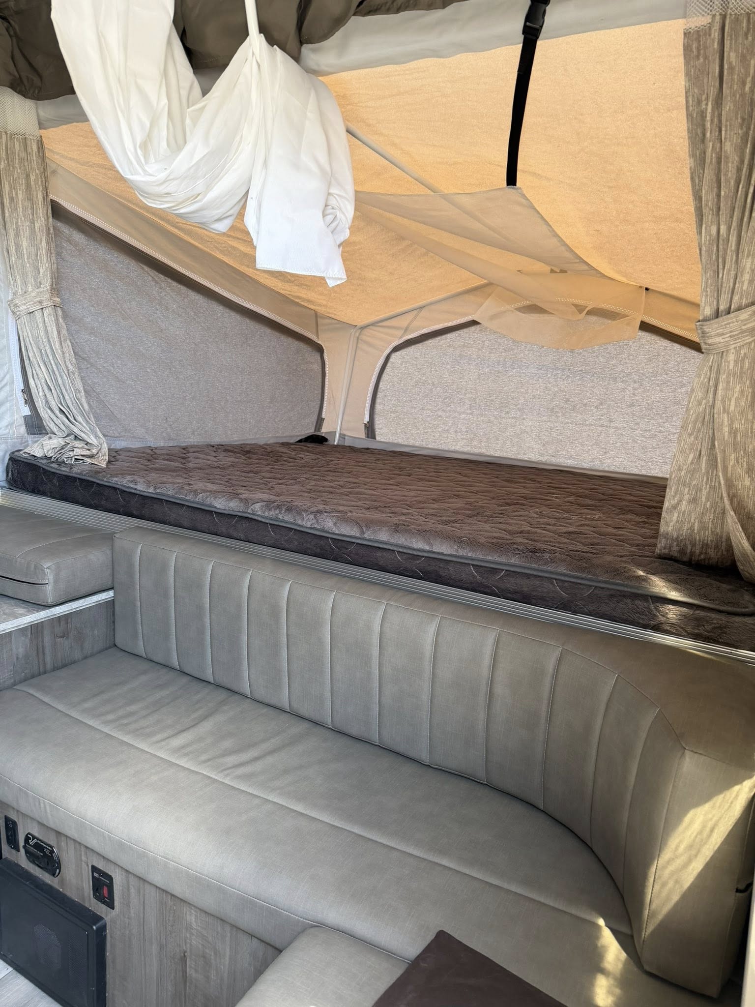 
								2022 Rockwood Freedom Camper full									