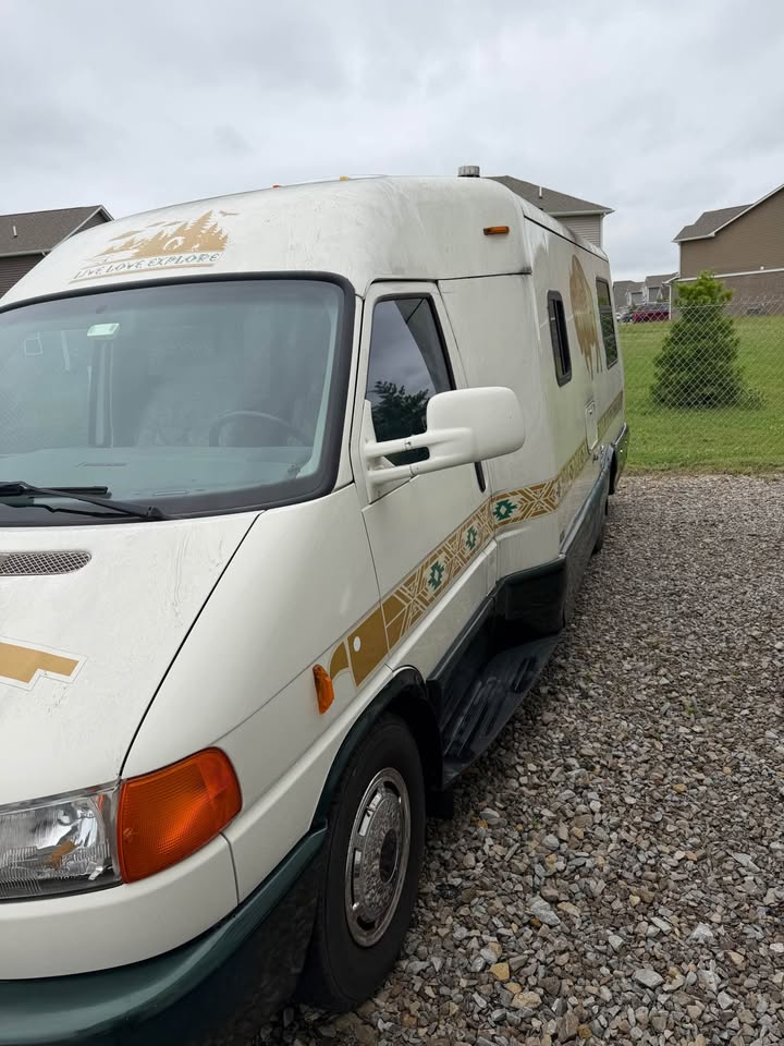 
								2000 Winnebago Rialta full									