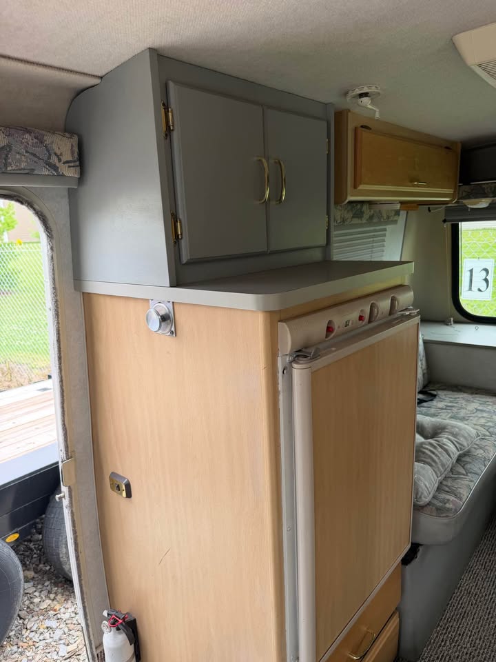 
								2000 Winnebago Rialta full									
