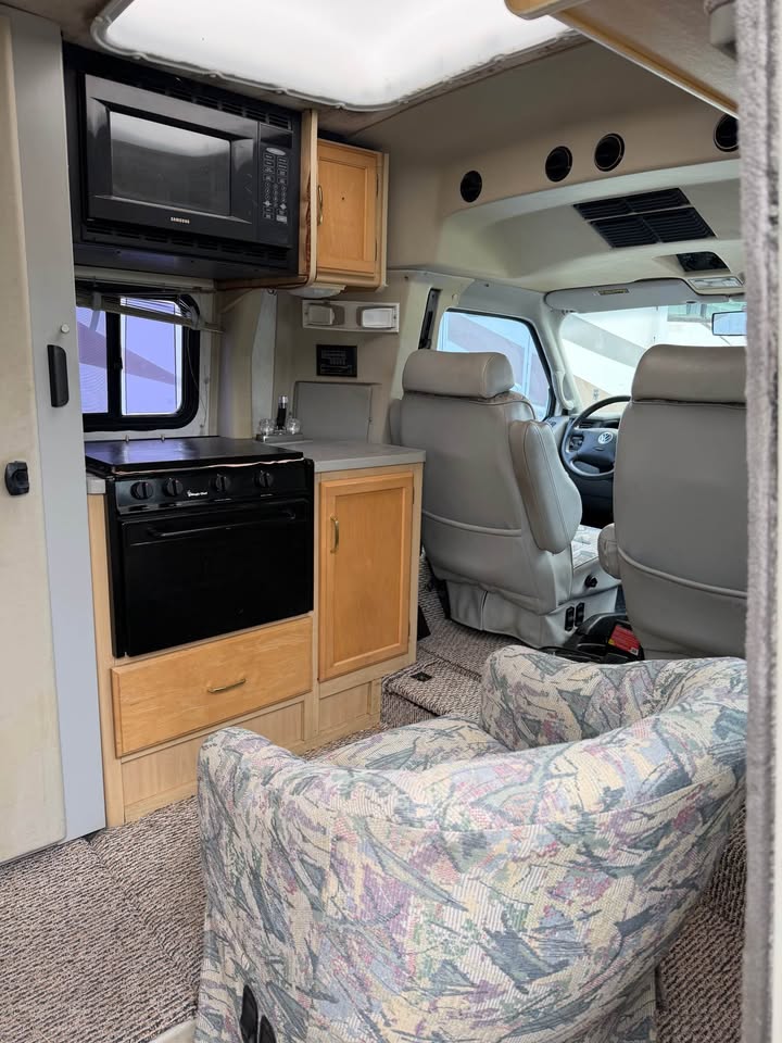 
								2000 Winnebago Rialta full									