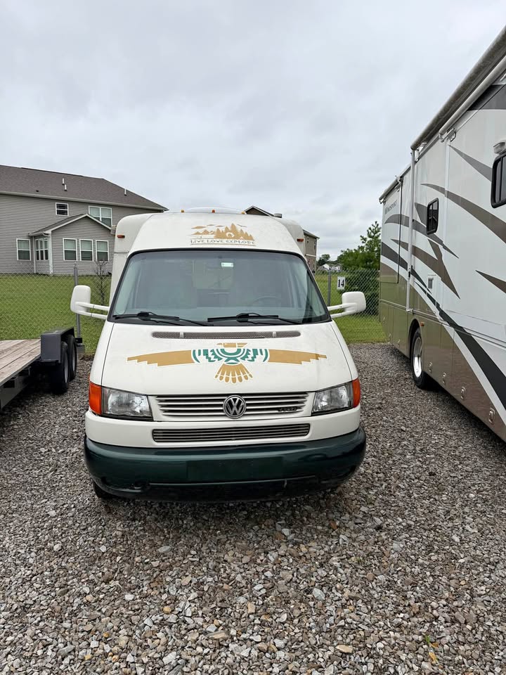
								2000 Winnebago Rialta full									