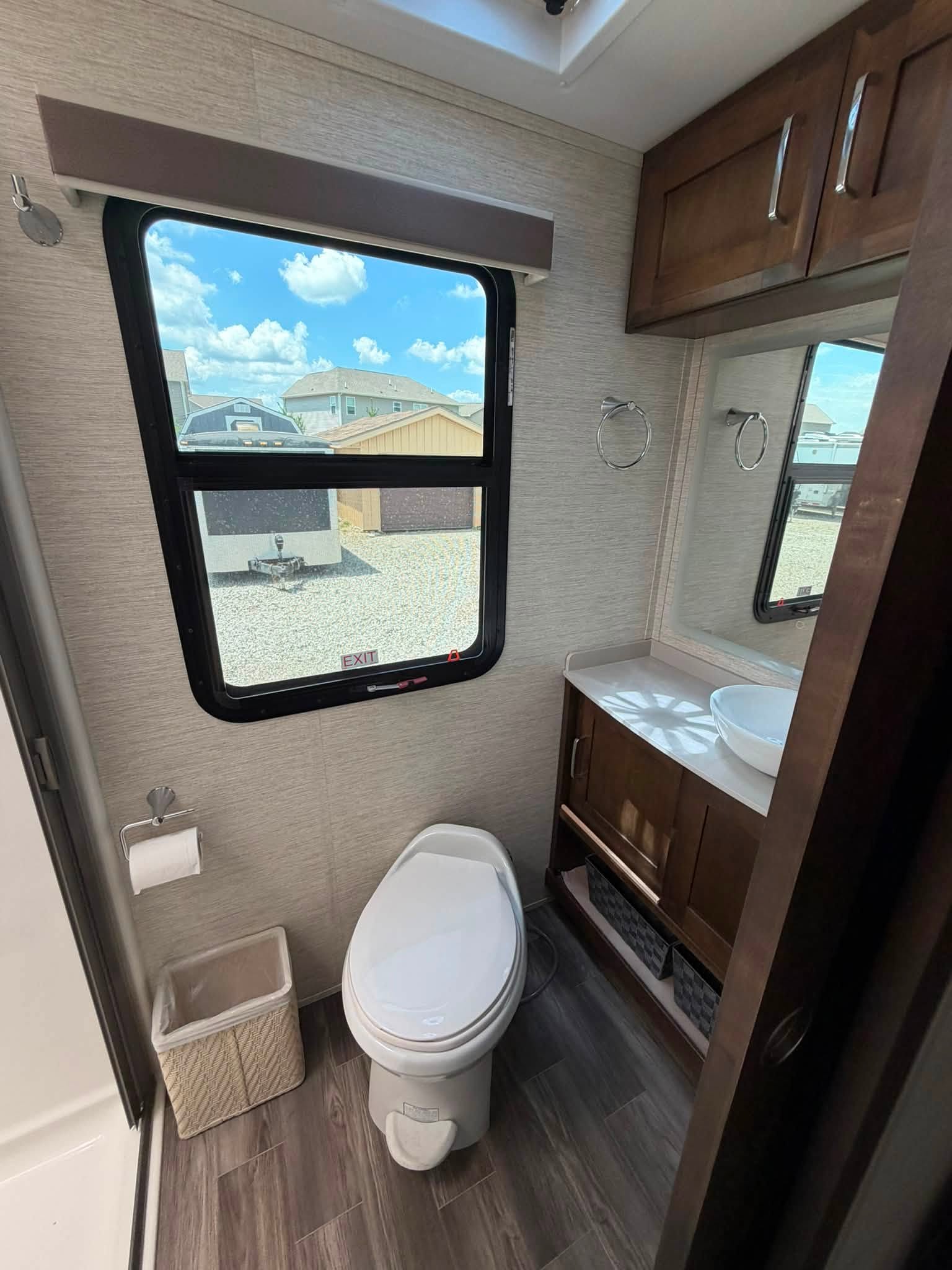 
								2021 Tiffin Wayfarer 25RW full									