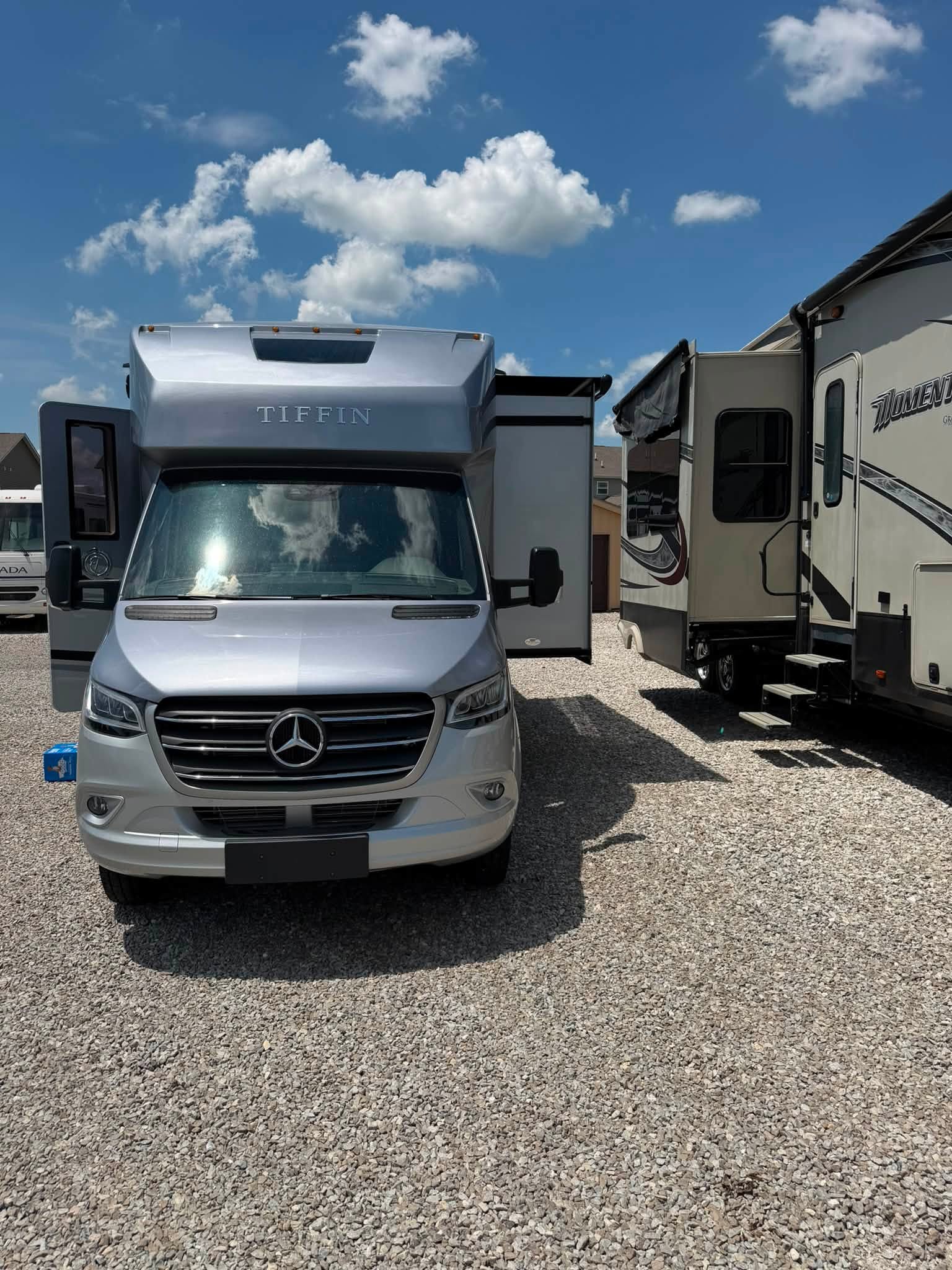
								2021 Tiffin Wayfarer 25RW full									