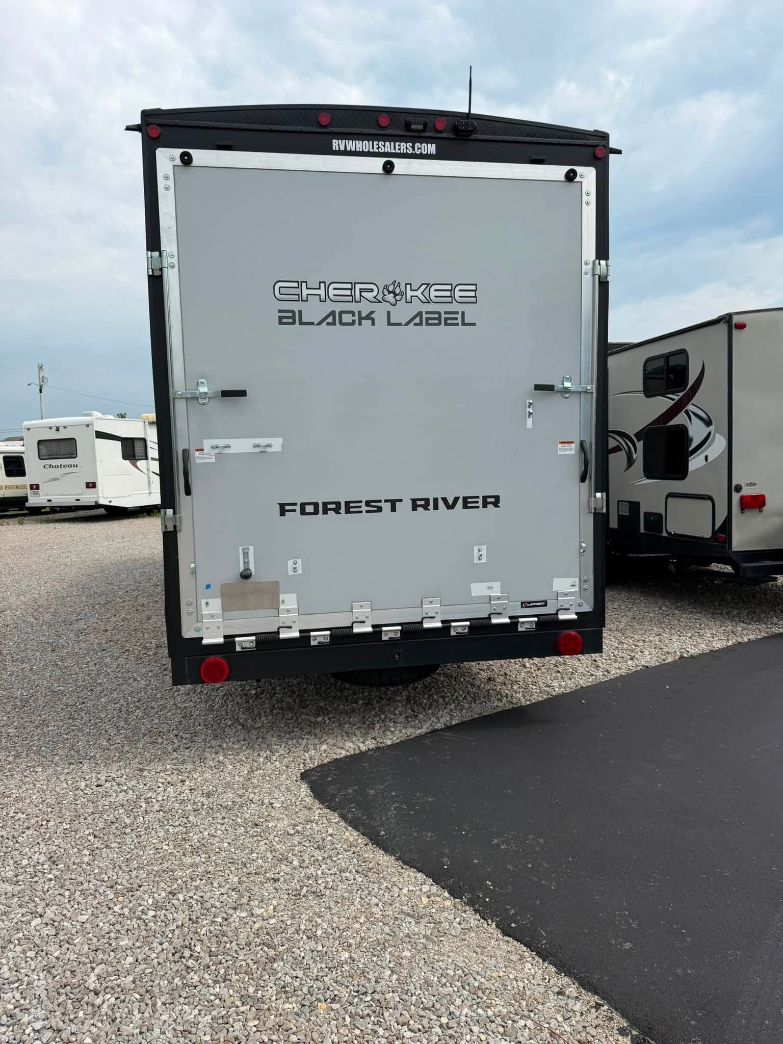 
								2025 Forest River Cherokee Black Label 256RRBL full									