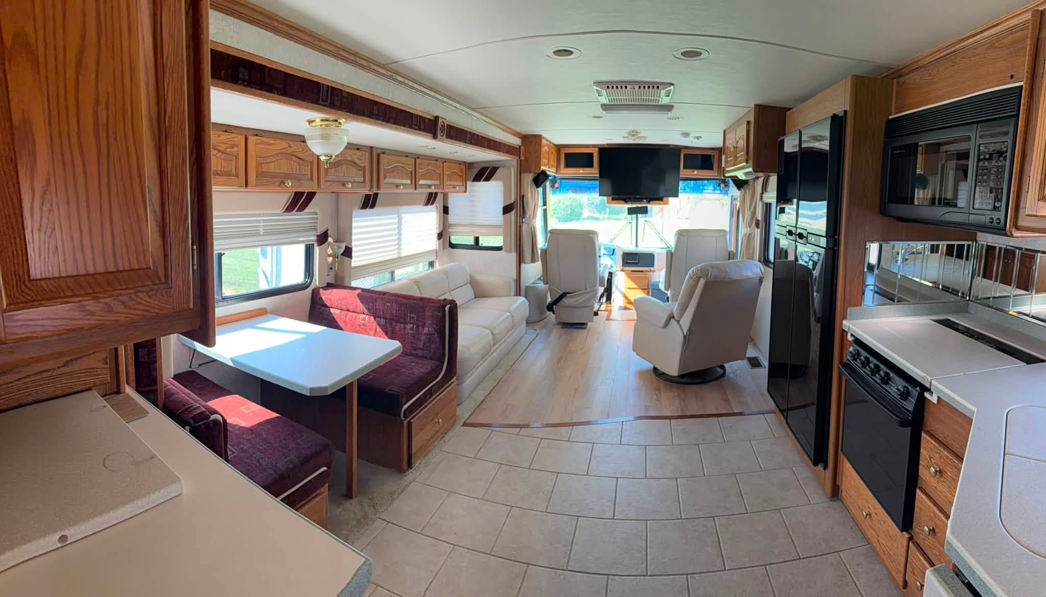 
								2003 Tiffin Motorhomes Phaeton 40TGH full									