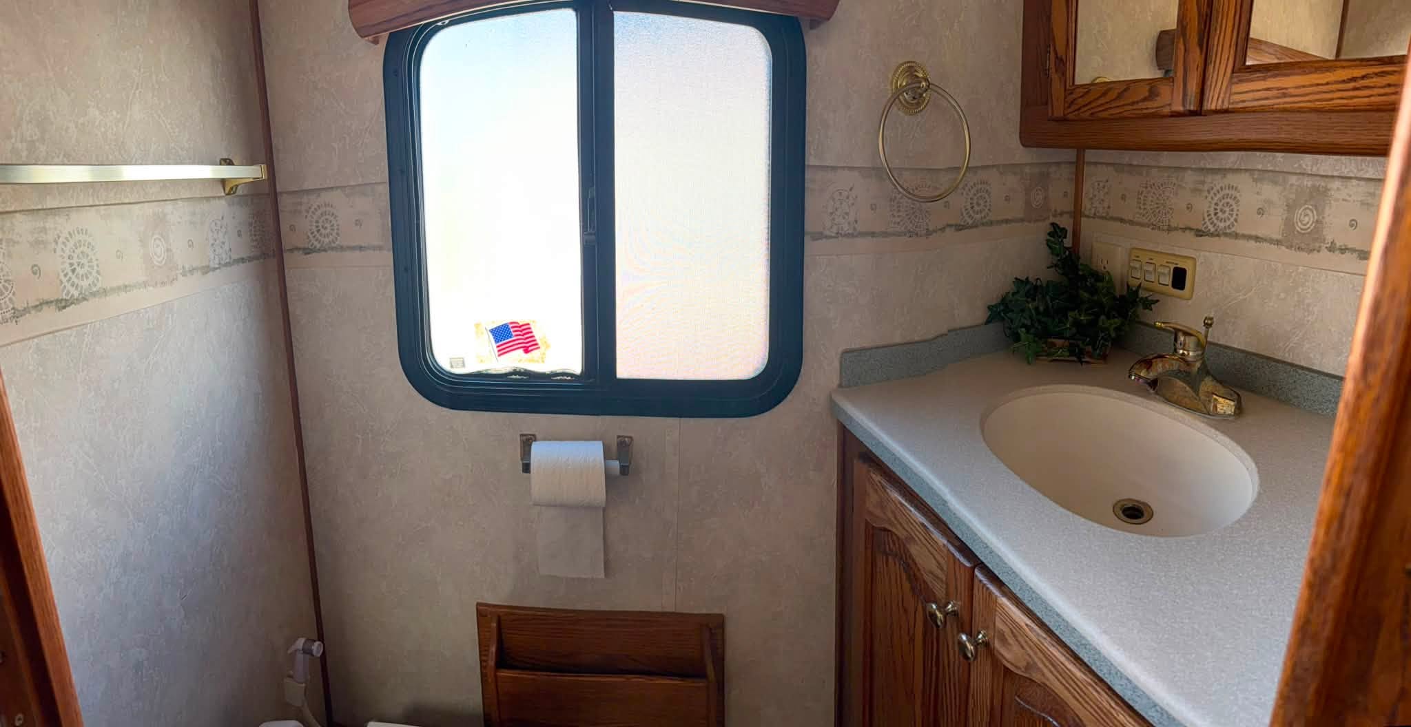 
								2003 Tiffin Motorhomes Phaeton 40TGH full									
