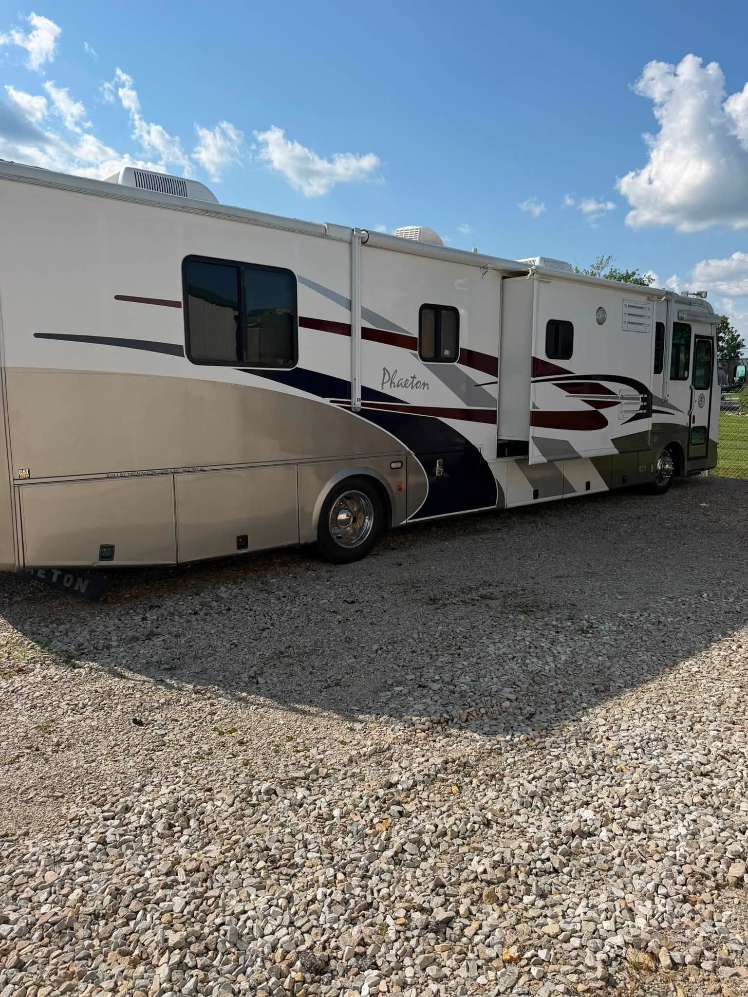 
								2003 Tiffin Motorhomes Phaeton 40TGH full									