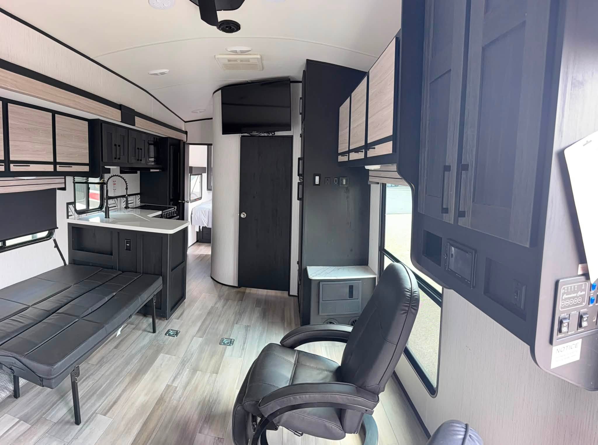 
								2022 Cruiser RV Stryker ST-2916 full									