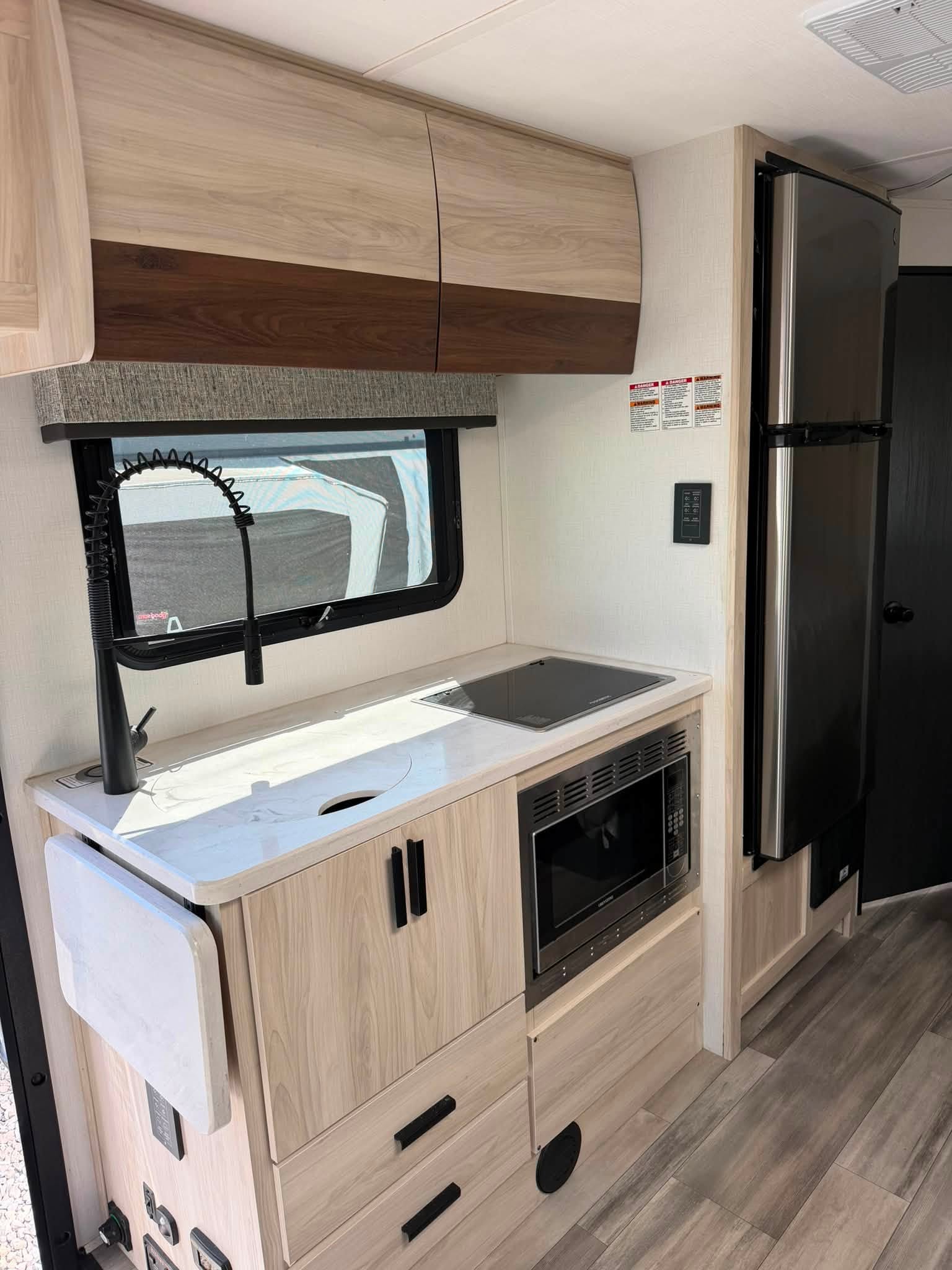 
								2023 Forest River Forester 2401B MBS full									