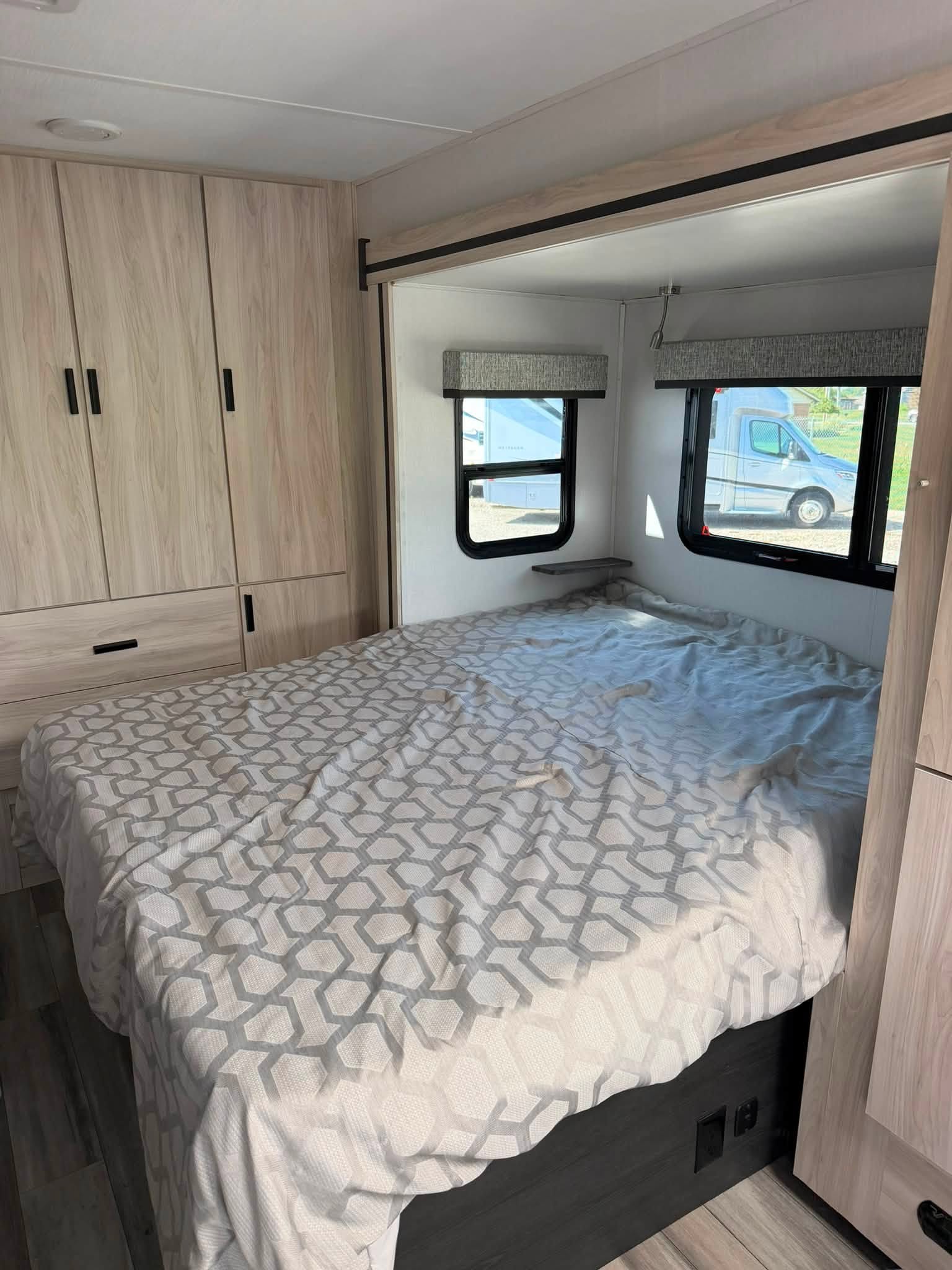 
								2023 Forest River Forester 2401B MBS full									